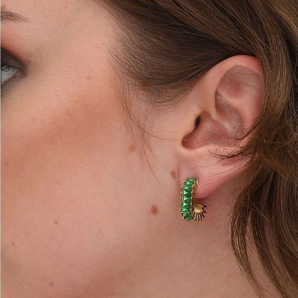 NEW💎18K Gold Plated Simulated Emerald Earrings*Baguette Earrings*Diamond Cut - Picture 5 of 10